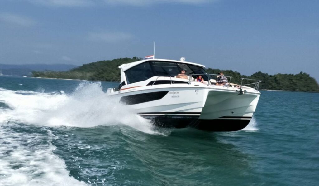Aquila 36 Speed Cruiser Charter Phuket