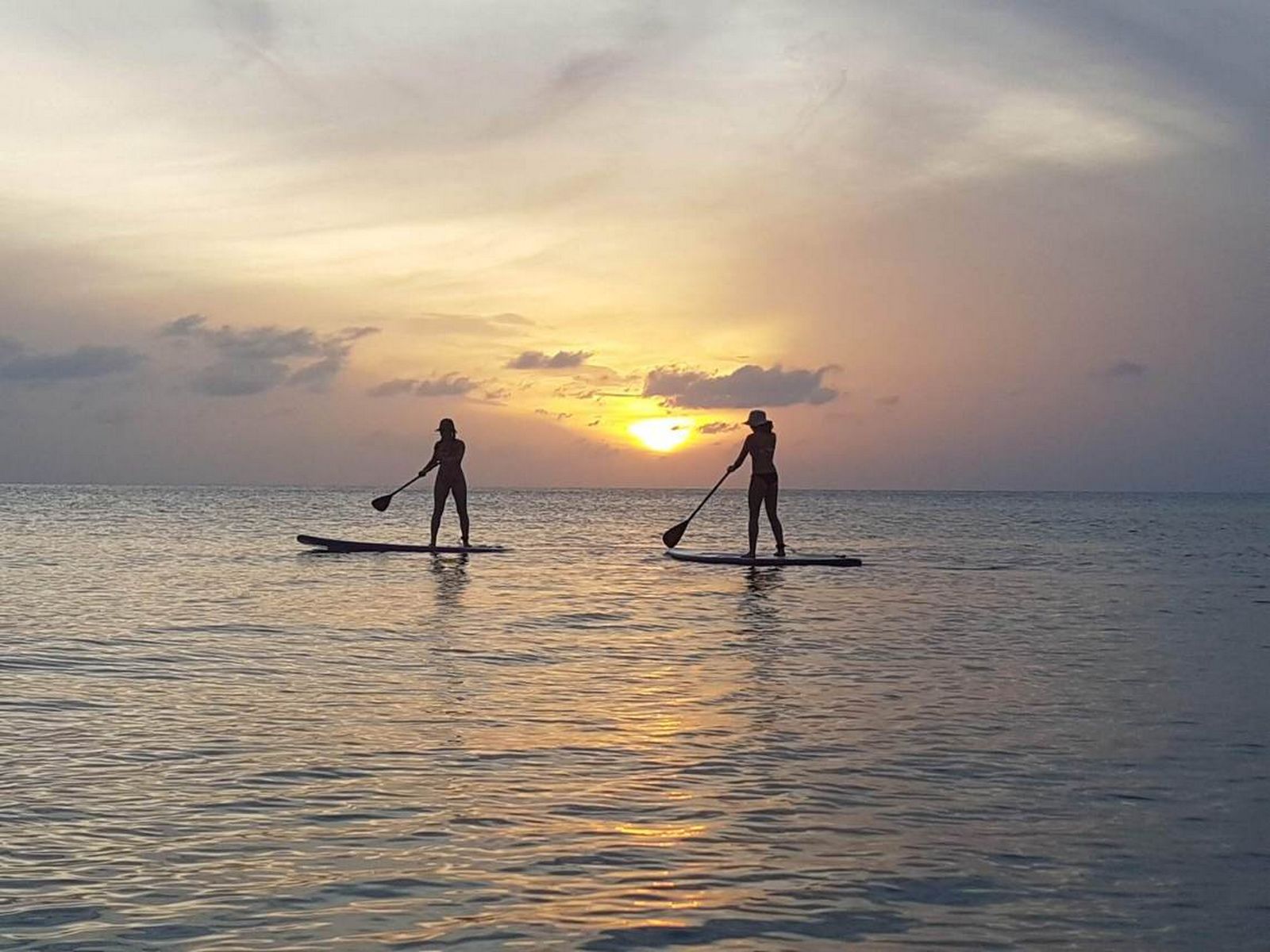 Sunrise-couple-paddling-2