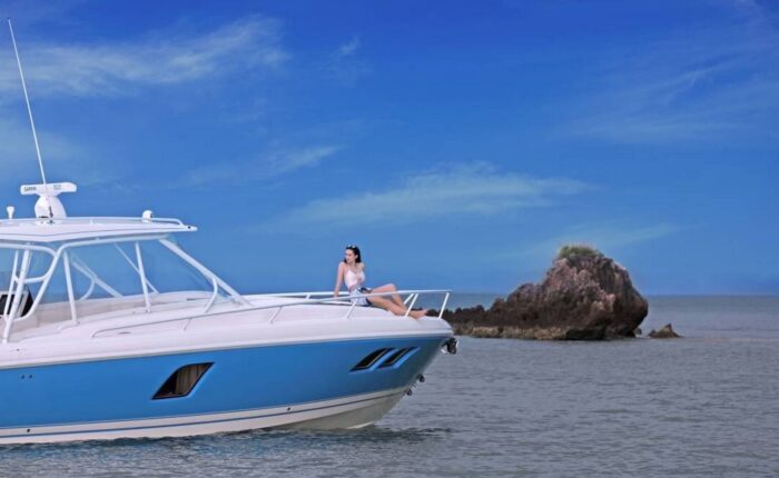BLUE Intrepid 407 - Charter Private Speedboat