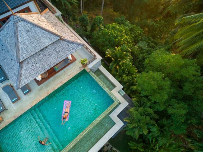 Infinity pool villa