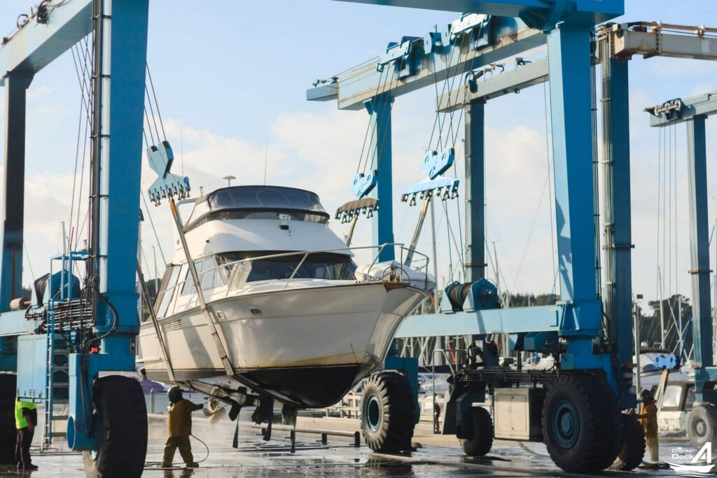 yacht being transported - International Logistics